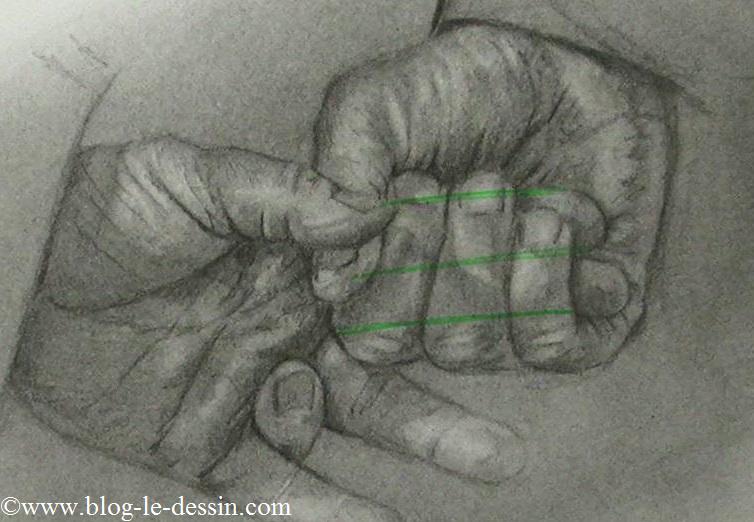 Une planche avec les lignes d'ébauche des doigts cachés dans une main.