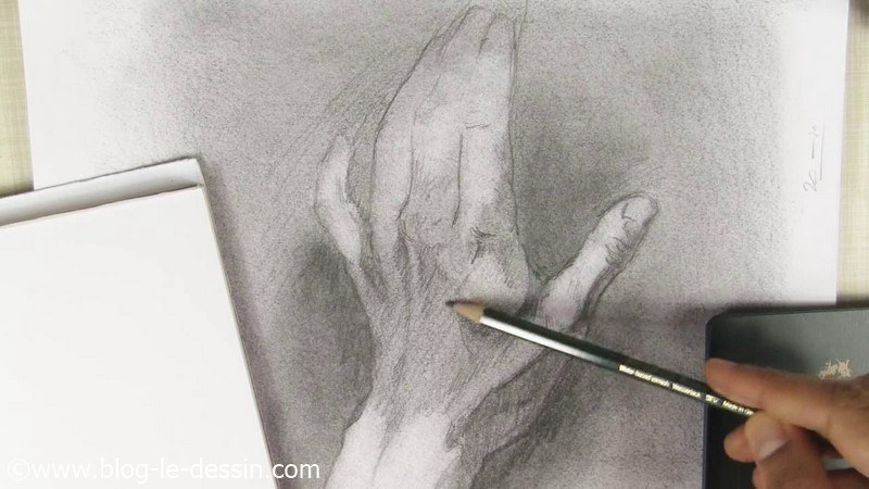  dessin montre relief bosse main et dos au graphite