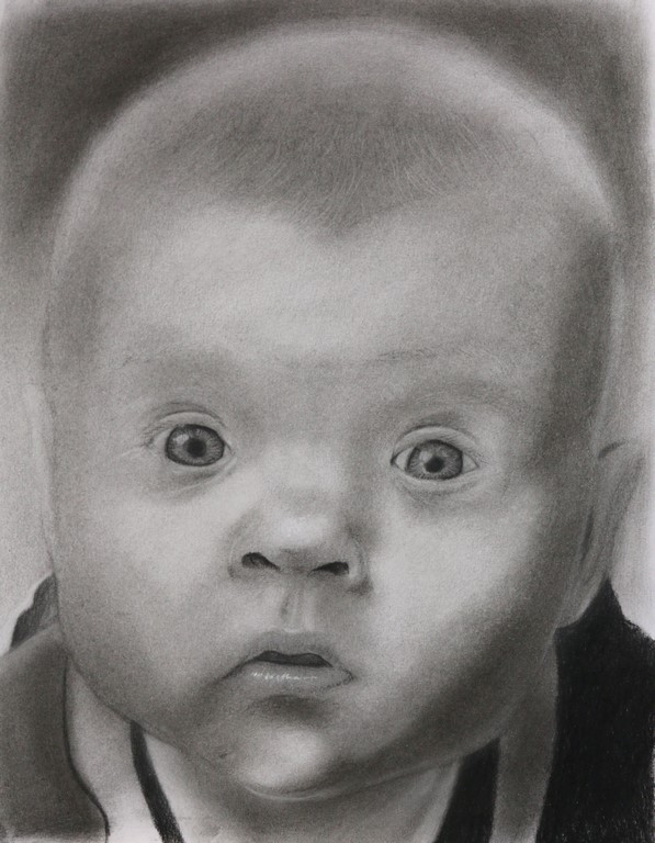 portrait de face de bébé au fusain
